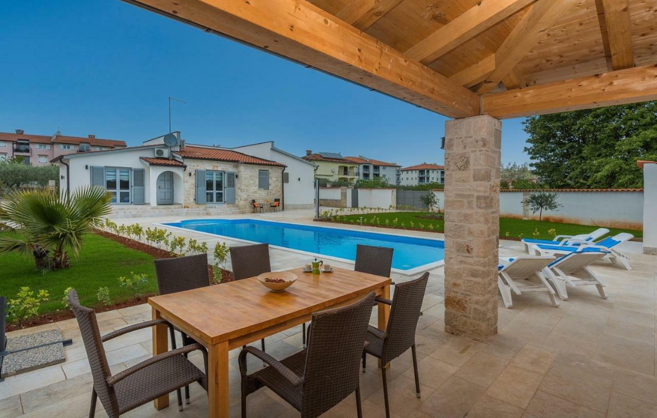 Laura With Private Pool * Пореч